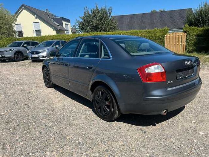 Audi A4 1.6 75KW Limo