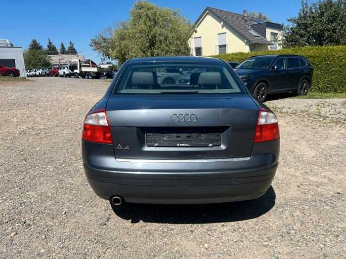 Audi A4 1.6 75KW Limo